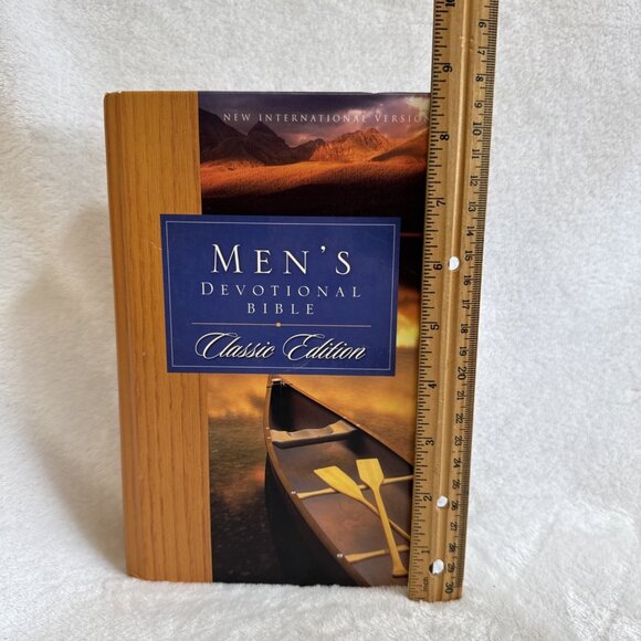 Men's Devotional Bible-NIV: Daily Devotions from Godly Men‎ Zondervan Red Letter - Picture 4 of 12